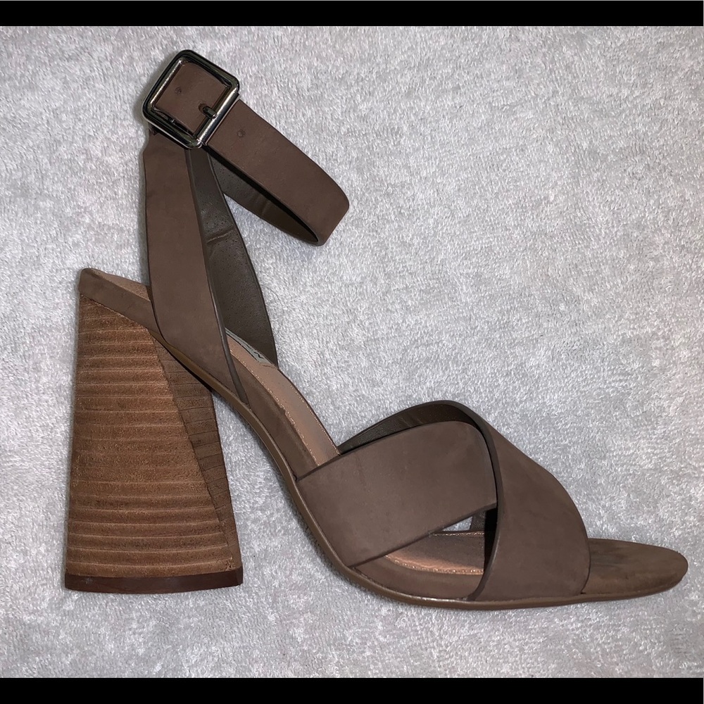 Steve Madden taupe block heels